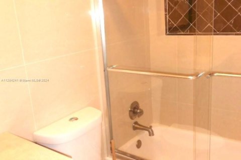 Copropriété à louer à Hollywood, Floride: 2 chambres, 125.88 m2 № 1601157 - photo 12