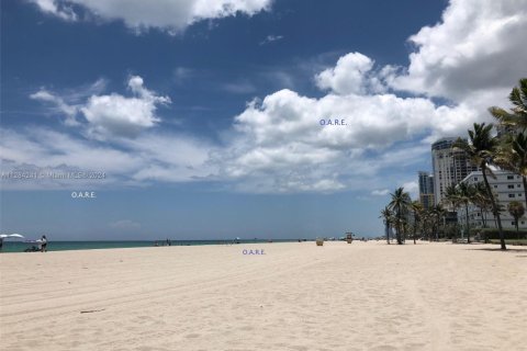Copropriété à louer à Hollywood, Floride: 2 chambres, 125.88 m2 № 1601157 - photo 16