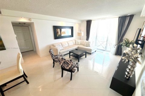 Copropriété à louer à Hollywood, Floride: 2 chambres, 125.88 m2 № 1601157 - photo 14