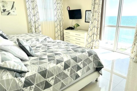 Copropriété à louer à Hollywood, Floride: 2 chambres, 125.88 m2 № 1601157 - photo 3