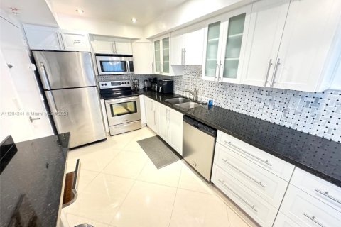 Copropriété à louer à Hollywood, Floride: 2 chambres, 125.88 m2 № 1601157 - photo 4