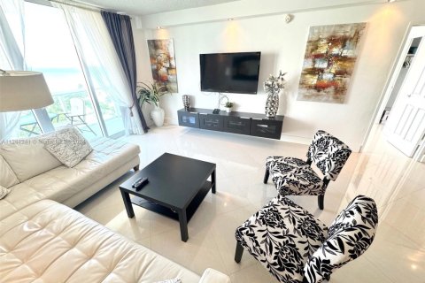 Copropriété à louer à Hollywood, Floride: 2 chambres, 125.88 m2 № 1601157 - photo 8