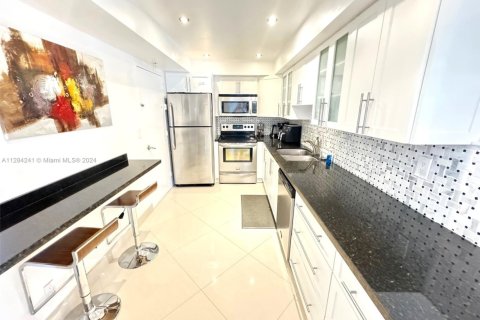 Copropriété à louer à Hollywood, Floride: 2 chambres, 125.88 m2 № 1601157 - photo 2