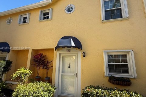 Touwnhouse à vendre à Hypoluxo, Floride: 2 chambres, 104.79 m2 № 2024956 - photo 2
