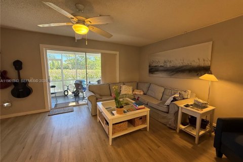 Touwnhouse à vendre à Hypoluxo, Floride: 2 chambres, 104.79 m2 № 2024956 - photo 15