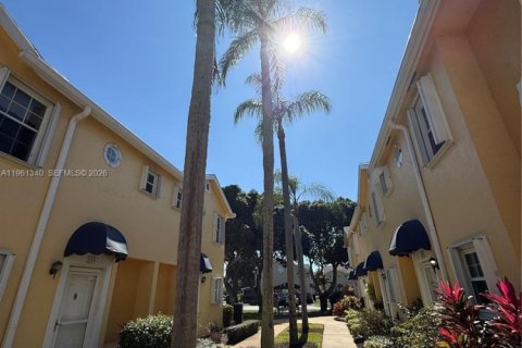 Touwnhouse à vendre à Hypoluxo, Floride: 2 chambres, 104.79 m2 № 2024956 - photo 3