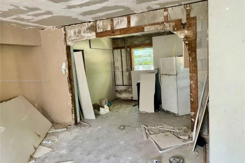 Villa ou maison à vendre à North Miami Beach, Floride: 5 chambres, 160.91 m2 № 1956922 - photo 7