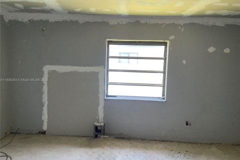 Villa ou maison à vendre à North Miami Beach, Floride: 5 chambres, 160.91 m2 № 1956922 - photo 11