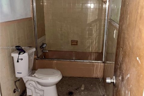 Villa ou maison à vendre à North Miami Beach, Floride: 5 chambres, 160.91 m2 № 1956922 - photo 9