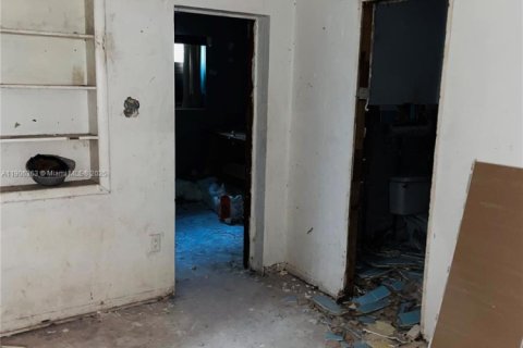 Villa ou maison à vendre à North Miami Beach, Floride: 5 chambres, 160.91 m2 № 1956922 - photo 15