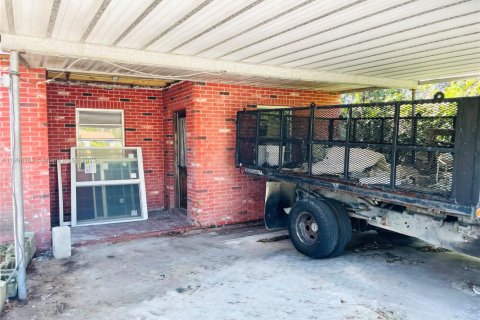 Villa ou maison à vendre à North Miami Beach, Floride: 5 chambres, 160.91 m2 № 1956922 - photo 4