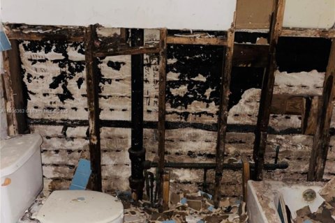 Villa ou maison à vendre à North Miami Beach, Floride: 5 chambres, 160.91 m2 № 1956922 - photo 16