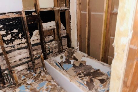 Villa ou maison à vendre à North Miami Beach, Floride: 5 chambres, 160.91 m2 № 1956922 - photo 18