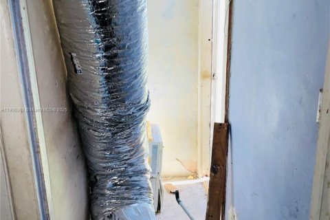 Villa ou maison à vendre à North Miami Beach, Floride: 5 chambres, 160.91 m2 № 1956922 - photo 13