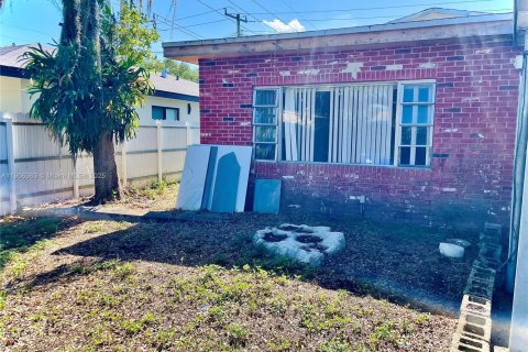 Villa ou maison à vendre à North Miami Beach, Floride: 5 chambres, 160.91 m2 № 1956922 - photo 3