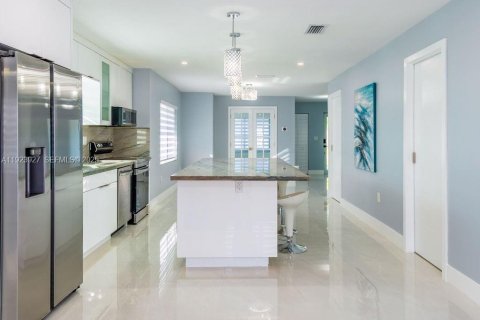 House in Miami, Florida 4 bedrooms, 161.37 sq.m. № 1984597 - photo 10