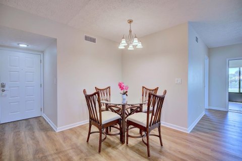 Condo in Sebring, Florida, 3 bedrooms  № 1593263 - photo 7