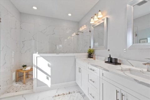 Casa en venta en Tampa, Florida, 4 dormitorios, 188.13 m2 № 1734734 - foto 25
