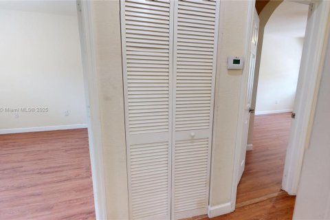 Adosado en alquiler en Miami, Florida, 3 dormitorios, 161.65 m2 № 1953563 - foto 26