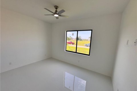 Villa ou maison à vendre à Cape Coral, Floride: 4 chambres, 176.89 m2 № 2406431 - photo 11