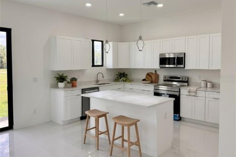Villa ou maison à vendre à Cape Coral, Floride: 4 chambres, 176.89 m2 № 2406431 - photo 8