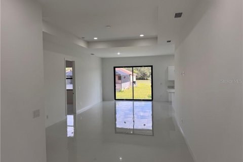 Villa ou maison à vendre à Cape Coral, Floride: 4 chambres, 176.89 m2 № 2406431 - photo 3