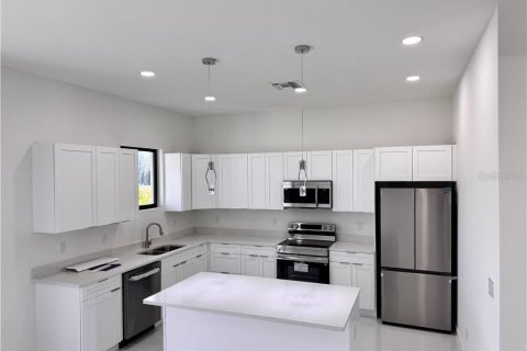 Villa ou maison à vendre à Cape Coral, Floride: 4 chambres, 176.89 m2 № 2406431 - photo 7