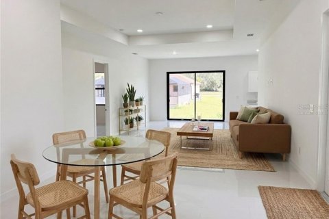 Villa ou maison à vendre à Cape Coral, Floride: 4 chambres, 176.89 m2 № 2406431 - photo 4