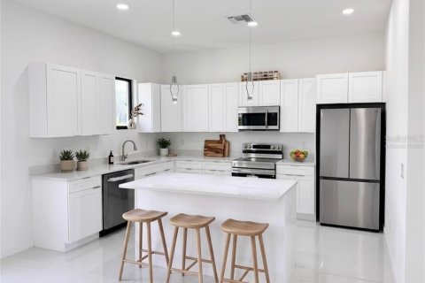 Villa ou maison à vendre à Cape Coral, Floride: 4 chambres, 176.89 m2 № 2406431 - photo 10