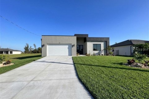 Villa ou maison à vendre à Cape Coral, Floride: 4 chambres, 176.89 m2 № 2406431 - photo 2