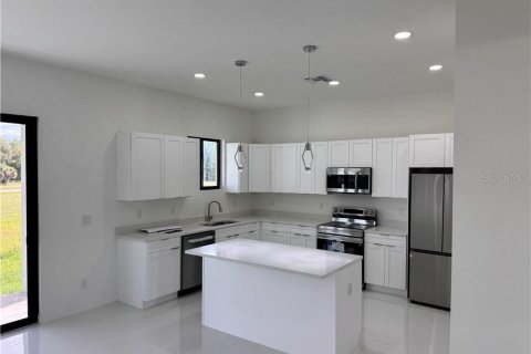 Villa ou maison à vendre à Cape Coral, Floride: 4 chambres, 176.89 m2 № 2406431 - photo 5