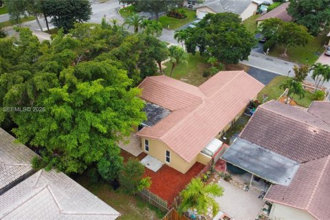 Купить виллу или дом в Корал-Спрингс, Флорида 3 спальни, 133.59м2, № 2049733 - фото 23