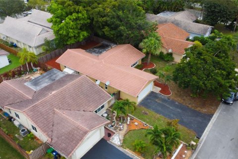 Купить виллу или дом в Корал-Спрингс, Флорида 3 спальни, 133.59м2, № 2049733 - фото 22