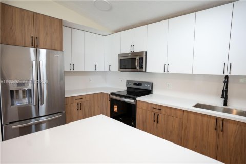 Купить виллу или дом в Корал-Спрингс, Флорида 3 спальни, 133.59м2, № 2049733 - фото 3