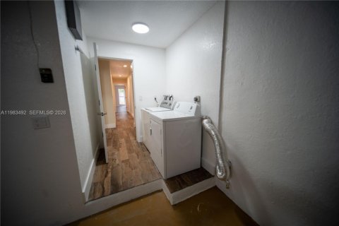 Купить виллу или дом в Корал-Спрингс, Флорида 3 спальни, 133.59м2, № 2049733 - фото 28