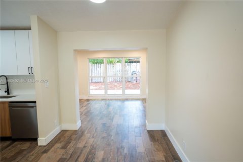 Купить виллу или дом в Корал-Спрингс, Флорида 3 спальни, 133.59м2, № 2049733 - фото 11