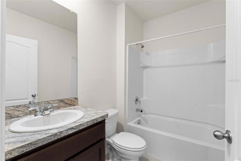 House in Winter Haven, Florida 5 bedrooms, 241.64 sq.m. № 1688395 - photo 12