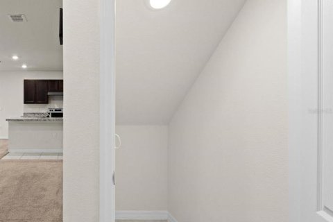 House in Winter Haven, Florida 5 bedrooms, 241.64 sq.m. № 1688395 - photo 15