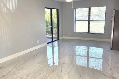 Copropriété à louer à Stuart, Floride: 2 chambres, 90.02 m2 № 2251245 - photo 2