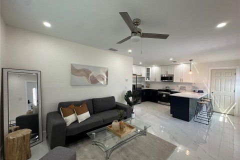 Casa en venta en Tampa, Florida, 4 dormitorios, 110.55 m2 № 1912155 - foto 4