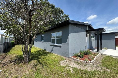 Casa en venta en Tampa, Florida, 4 dormitorios, 110.55 m2 № 1912155 - foto 3