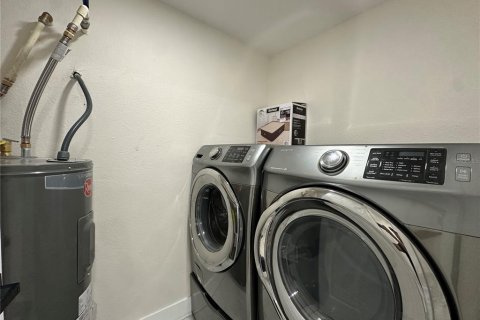 Casa en venta en Tampa, Florida, 4 dormitorios, 110.55 m2 № 1912155 - foto 13