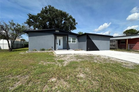 Casa en venta en Tampa, Florida, 4 dormitorios, 110.55 m2 № 1912155 - foto 1