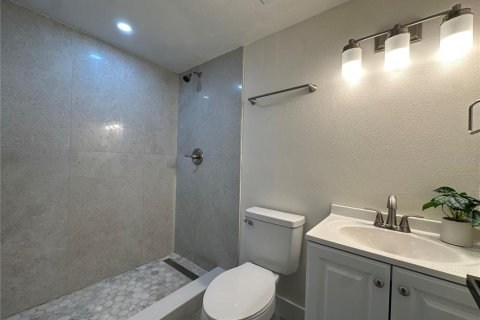 Casa en venta en Tampa, Florida, 4 dormitorios, 110.55 m2 № 1912155 - foto 11