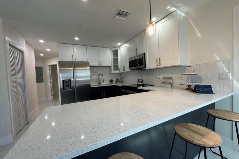 Casa en venta en Tampa, Florida, 4 dormitorios, 110.55 m2 № 1912155 - foto 7