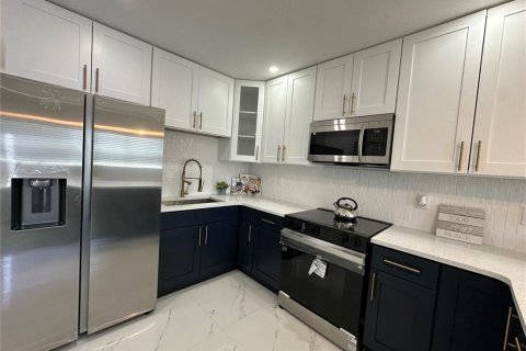 Casa en venta en Tampa, Florida, 4 dormitorios, 110.55 m2 № 1912155 - foto 5