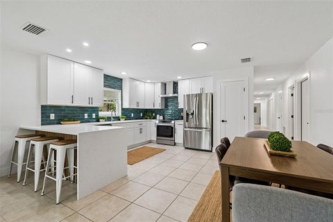 Villa ou maison à vendre à Saint Petersburg, Floride: 5 chambres, 175.59 m2 № 2227756 - photo 8