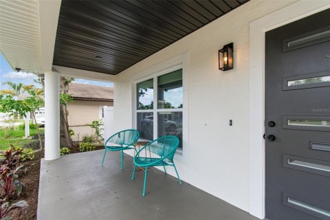 Villa ou maison à vendre à Saint Petersburg, Floride: 5 chambres, 175.59 m2 № 2227756 - photo 3