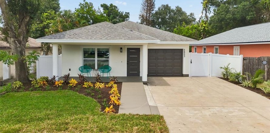 Villa ou maison à Saint Petersburg, Floride 5 chambres, 175.59 m2 № 2227756
