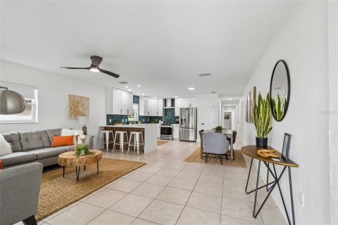 Villa ou maison à vendre à Saint Petersburg, Floride: 5 chambres, 175.59 m2 № 2227756 - photo 6